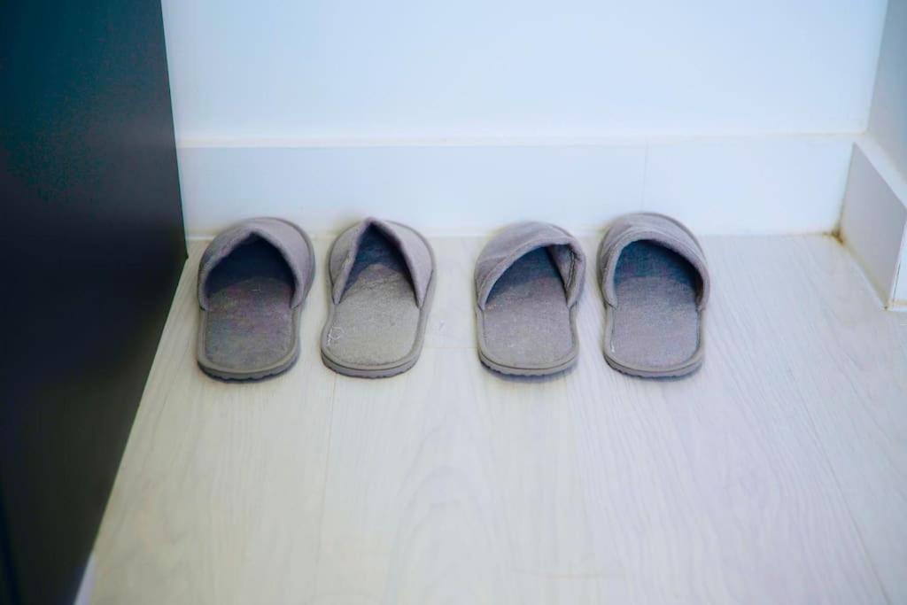 Perfect 1 Bed Apartment Sleeps 5 1 Kingsize Bed 1 Double Sofabed One Single Mattress Free Parking Wifi Good Transport Network Shopping Holiday Makers Families Contractors In North London เอนฟิลด์ ภายนอก รูปภาพ