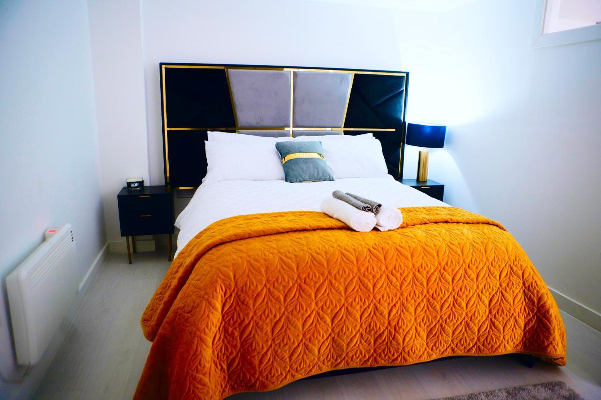 Perfect 1 Bed Apartment Sleeps 5 1 Kingsize Bed 1 Double Sofabed One Single Mattress Free Parking Wifi Good Transport Network Shopping Holiday Makers Families Contractors In North London เอนฟิลด์ ภายนอก รูปภาพ